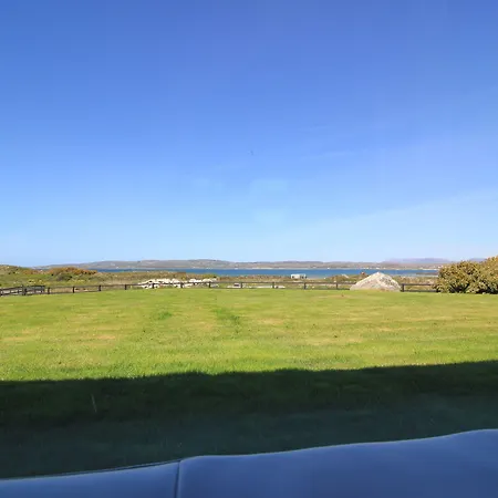 Отель Connemara Sands & Балликоннили