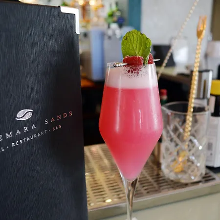 Connemara Sands & Отель Балликоннили