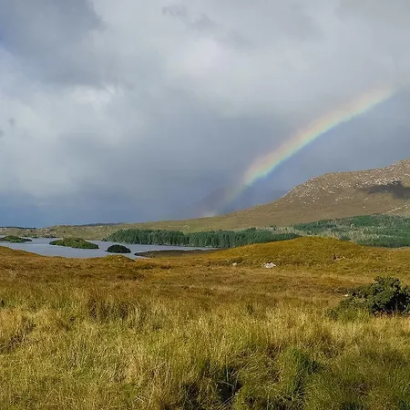 Connemara Sands & Отель Балликоннили