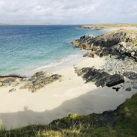Connemara Sands & Отель Балликоннили