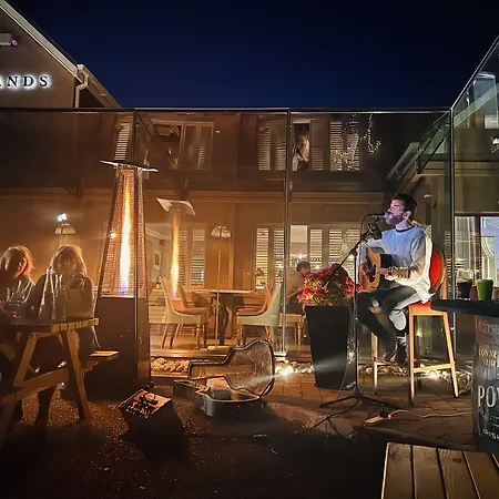 Connemara Sands & Отель Балликоннили