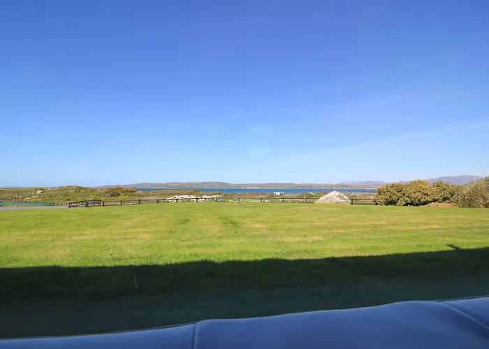 Отель Connemara Sands & Балликоннили
