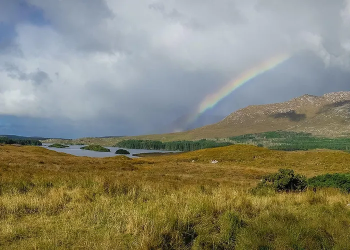 Connemara Sands & Отель Балликоннили