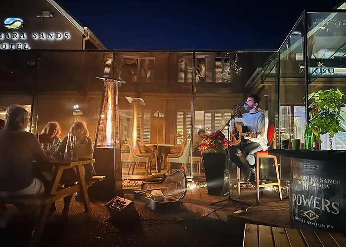 Connemara Sands & Отель Балликоннили